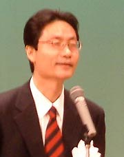 決意表明を行う鈴木氏