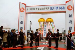 7・13水害で架け替え工事が行われた三条市の市街地の4橋のうち最後の「嵐川橋」が開通、五十嵐川災害復興助成事業はほぼ完了