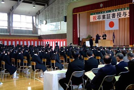 8日行われた三条市立第一中学校の卒業式