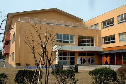 2年がかりで完成した燕南小学校の新校舎