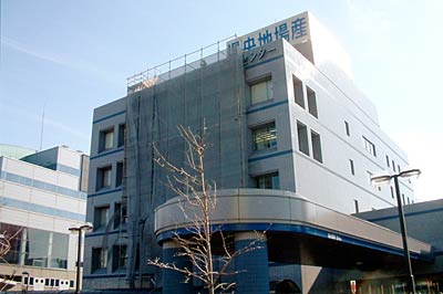 4月1日、「(財)燕三条地場産業振興センター」に改称する(財)県央地域地場産業振興センター