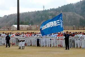 三条野球連盟が開幕式を行って今シーズン幕開きを告げ、球春到来