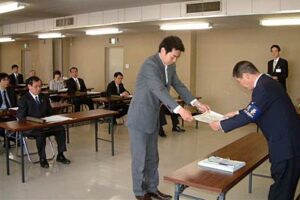 三条市議選当選者に当選証書の付与