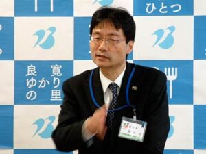 鈴木燕市長が初めての定例記者会見、中小企業支援制度の合同説明会など5項目を発表