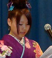 20歳の誓いを述べる梅田さん