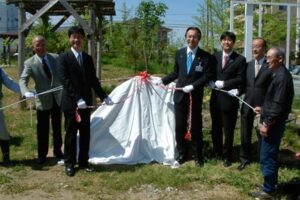 4月供用開始の須頃郷第2号公園「三燕みどりの森」で完成記念セレモニーや記念植樹