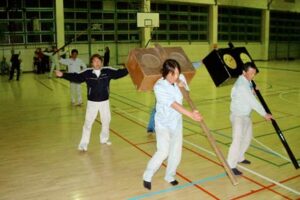 三条市立第二中学校で練習する三条先供組合