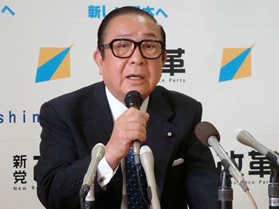 参院選不出馬を発表する渡辺参院議員