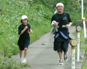 小学生と保護者も参加