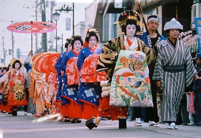 おいらん道中写真コンテスト、最優秀賞の服部健さんの「おいらん道中」