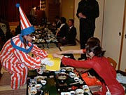 客席からの投げ銭回収？