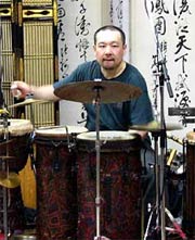 5年前に福勝寺で演奏したときの岡部さん
