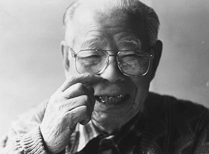 捧さんの写真に写る最後の煙管職人とも言われる野島さん