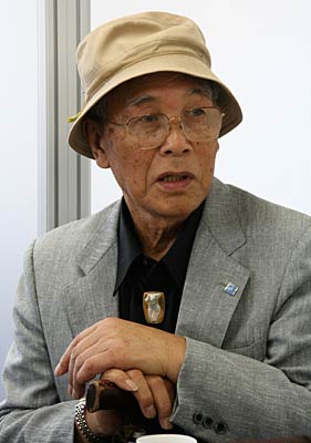 初日に会場を訪れた捧さん