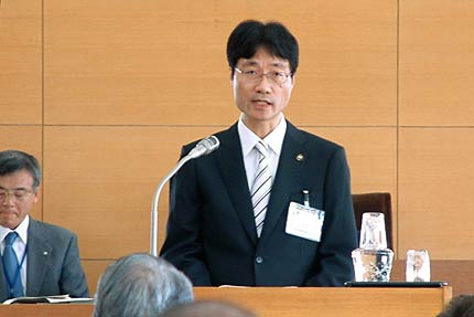 燕市6月定例会初日に所信表明を行う鈴木力市長