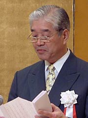 式辞を述べる新潟県危険物安全協会燕・弥彦地区支会の相場弘支会長