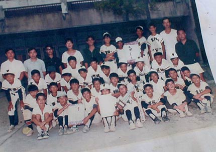 小学校6年生当時の裏小ソフトボールクラブの写真