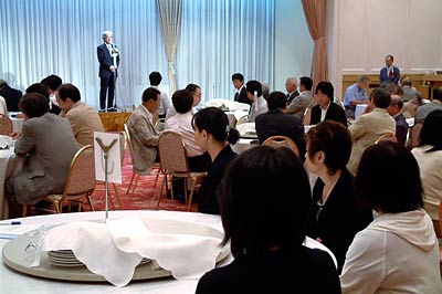 6月30日に開かれた県央医師会応急診療所の現況報告会を