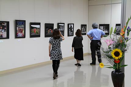 3、4日と燕市文化会館で開かれている第13回PHOTO風音写真展「まつりを撮る」