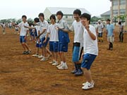 最後に歩いて土を踏んで作業完了