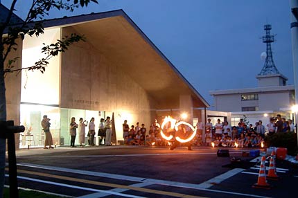 7日夜に三条東公民館で行われた三条市ライトダウンキャンペーン2010「七夕キャドルナイト」