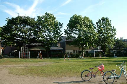 22日の猛暑のなかでも八幡公園で遊ぶ子ども