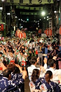 23日行われた第53回吉田まつりの吉田民謡流し