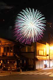 締めはスターマイン花火