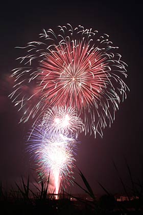 2年ぶりに開かれた燕大花火大会