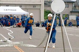 三条市長杯争奪三条市消防団小型ポンプ操法競技会に13チーム出場、優勝は三条本成寺分団