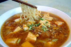 中国彩館「朱夏」にありそうでなかった味「カレーマーボー麺」が好評