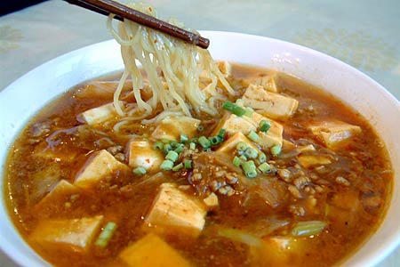 中国彩館「朱夏」で話題の新メニュー「カレーマーボー麺」