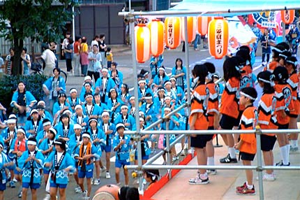第6回三条夏まつりの凧と凧ばやし踊りパレード
