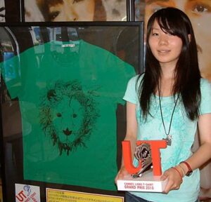 三条市の目黒さんが「カンヌ国際広告祭公式Ｔシャツデザインコンペティション-UTカンヌライオンズグランプリ2010-」で世界第2位のシルバー賞