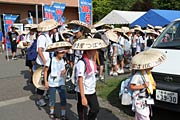 休憩ポイントで元気復活、気勢を上げて出発