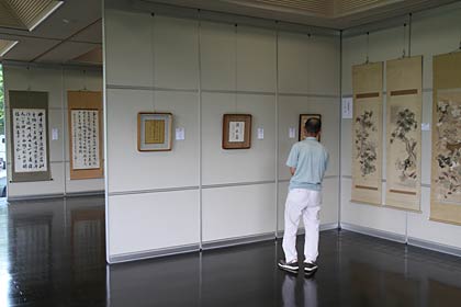 22日まで三条市諸橋轍次記念館で開かれている諸橋博士愛蔵名品展を