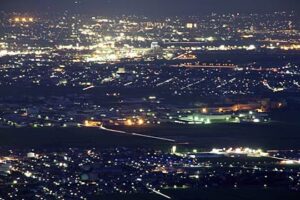 今夏も15日まで期間限定で弥彦山・夕日夜景＆星空クルーズ、全国夜景100選の夜を満喫