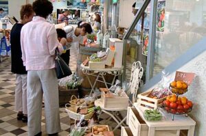 燕三条地場産センターで「体にやさしい燕三条おやさい＆くだもの屋さん」、次回は8月13日から16日