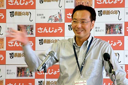 定例記者会見を行う国定三条市長