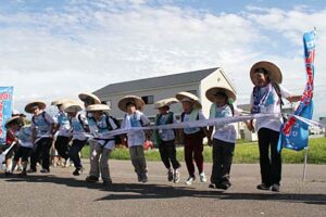 小学生65人が参加した「寺子屋つばさ100km徒歩の旅」、4泊5日の炎天下の長旅で100kmを踏破してついにゴール
