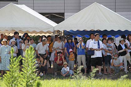 ゴールを待つ家族