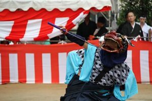 下中野町内会館の新築を祝って8年ぶりに諏訪赤坂下中野神社で下中野御神楽舞を奉納