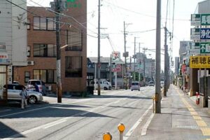 三条市林町で車とぶつかり意識不明の男性、依然として身元不明