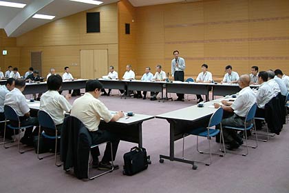 経済・雇用情勢がいっそう厳しさを増すなかで開かれた燕三条地域景況対策会議