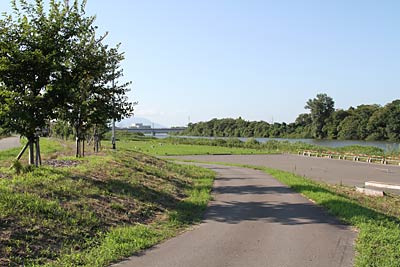 舟下りメーン会場の大曲河川公園舗装広場