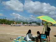 真夏同然の猛暑のなかで
