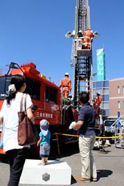 今回も人気ははしご車搭乗体験