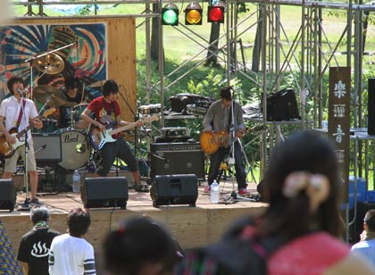 5日、中浦ヒメサユリ森林公園で開かれた三条楽音祭