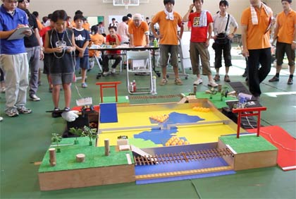 5日開かれた燕三条青年会議所の第5回ふるさとロボコンチャレンジカップ in 燕三条
