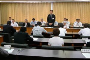 三条市議会全員協議会で4億円余りと見込まれるパルム3の債権放棄の経緯を報告、市長100分の10、副市長100分の5の2カ月間の減俸処分